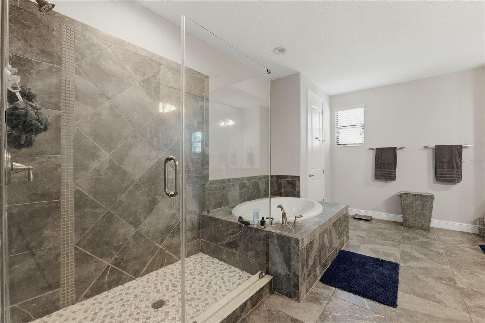 Single Family Residence at 5157 LAKECASTLE DR, TAMPA, photo 6 of 50