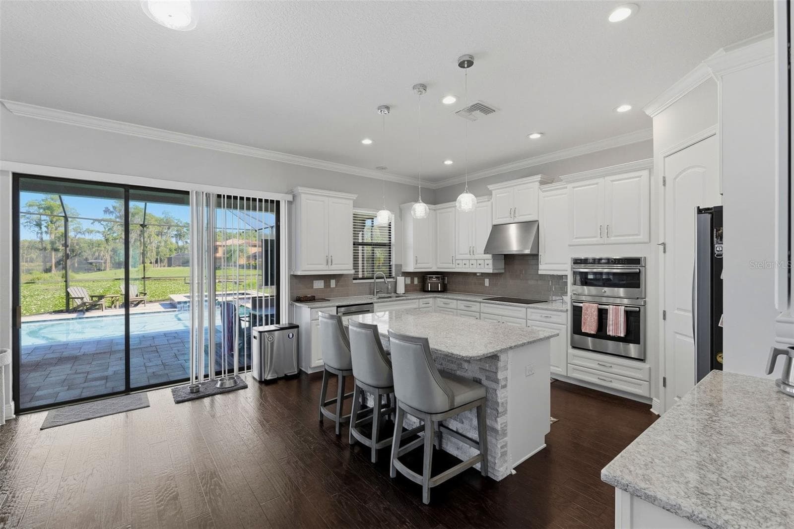 Single Family Residence at 5157 LAKECASTLE DR, TAMPA, photo 16 of 50