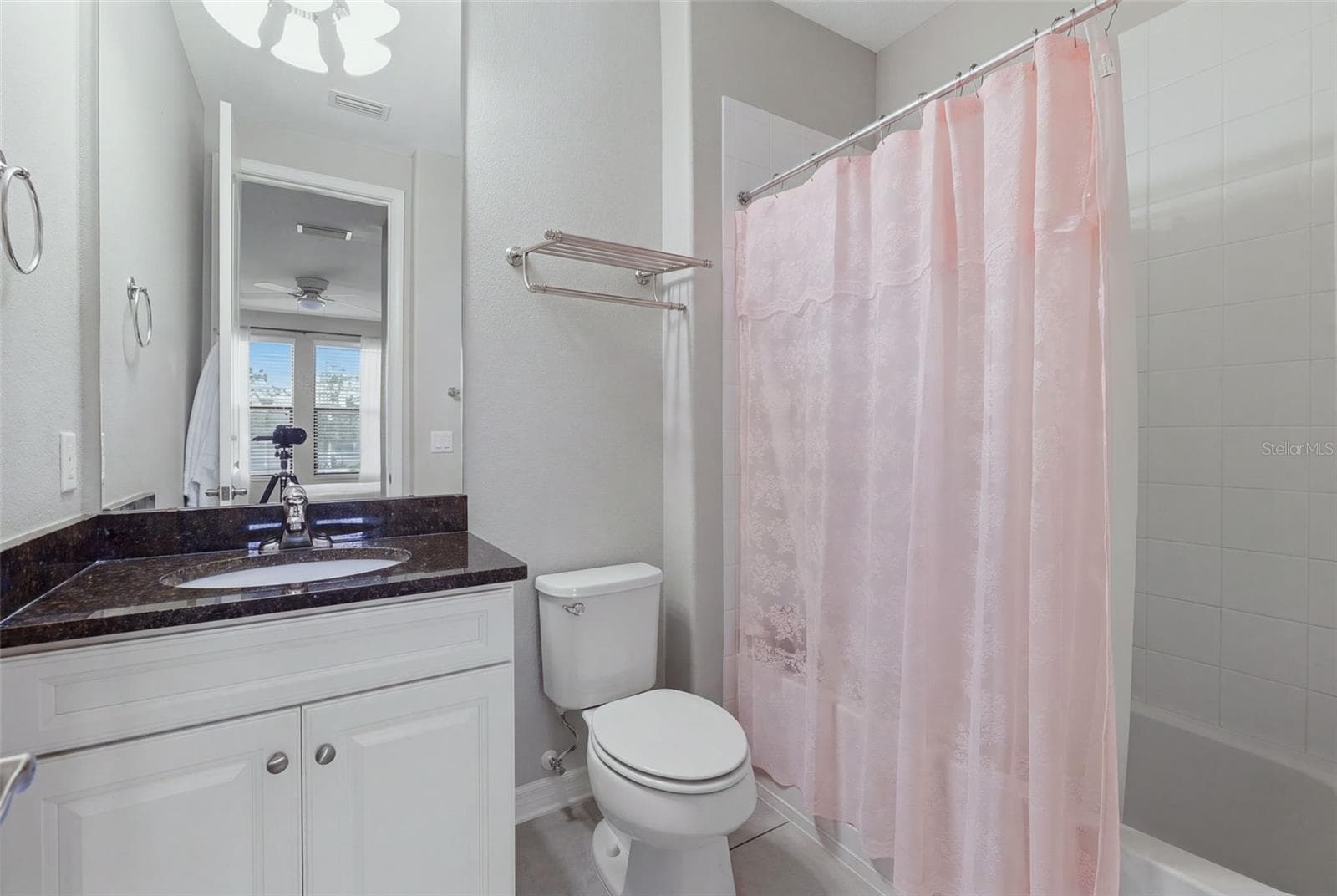 Single Family Residence at 5157 LAKECASTLE DR, TAMPA, photo 32 of 50