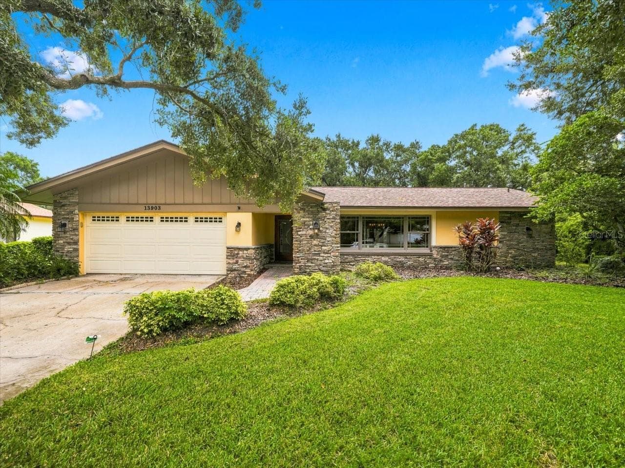 Single Family Residence at 13903 MIDDLE PARK DR, TAMPA, photo 2 of 52
