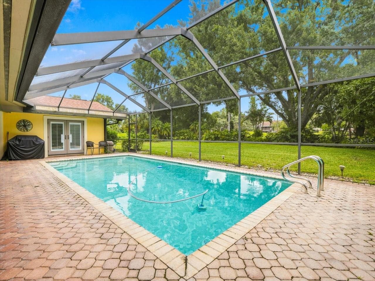 Single Family Residence at 13903 MIDDLE PARK DR, TAMPA, photo 3 of 52