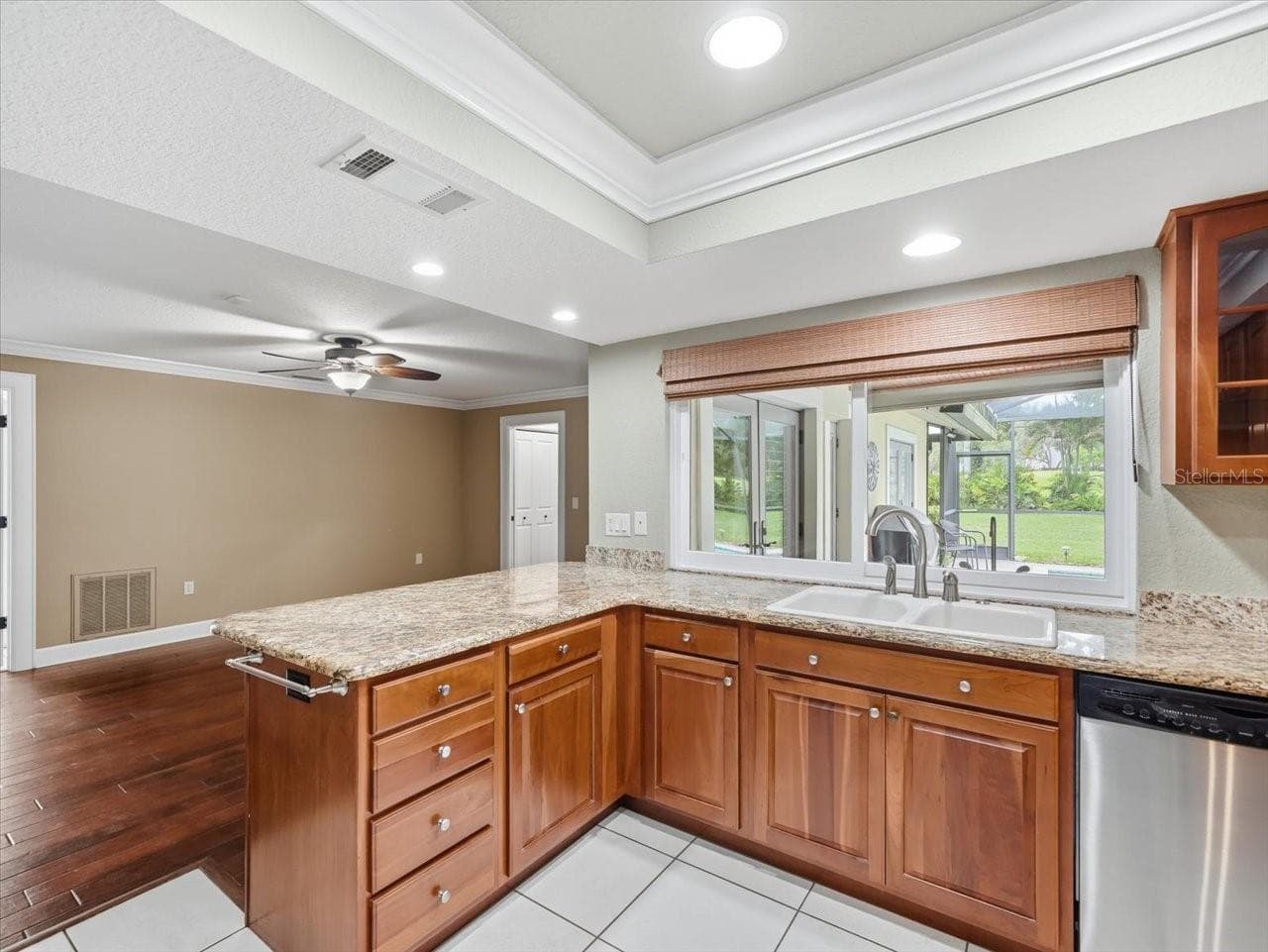 Single Family Residence at 13903 MIDDLE PARK DR, TAMPA, photo 25 of 52