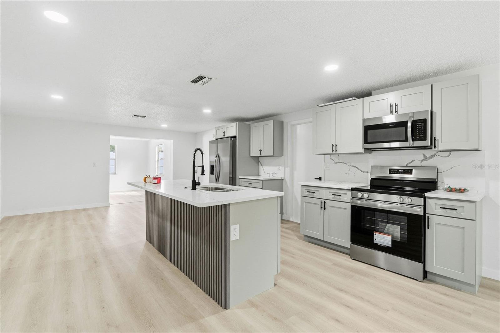 Single Family Residence at 8525 BRIAR PATCH DR, PORT RICHEY, photo 3 of 32
