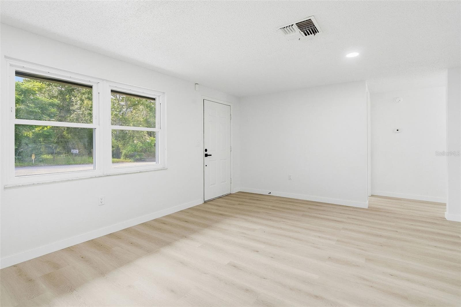 Single Family Residence at 8525 BRIAR PATCH DR, PORT RICHEY, photo 5 of 32