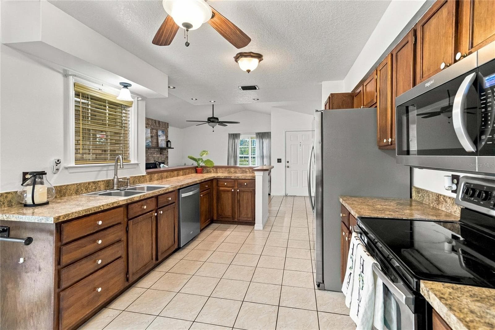 Single Family Residence at 1144 MONROE AVE, ST CLOUD, photo 6 of 27