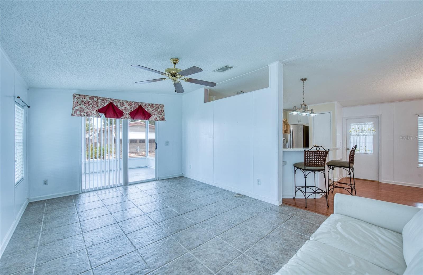 Manufactured Home at 82 PELICAN DR N, OLDSMAR, photo 3 of 45
