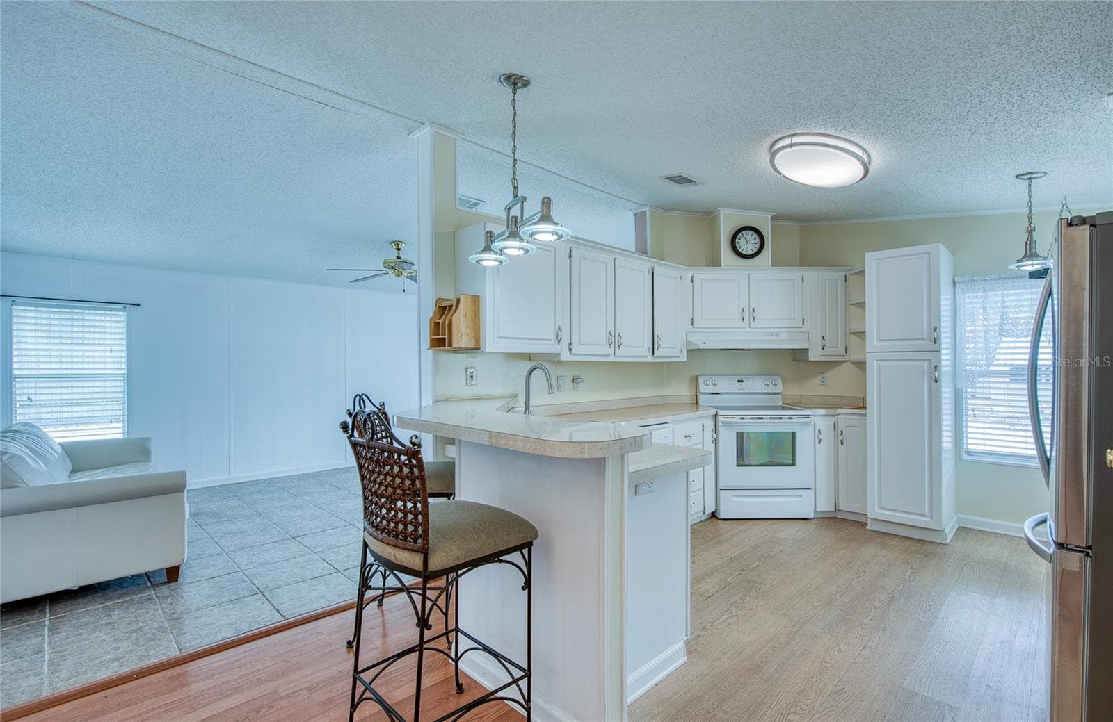 Manufactured Home at 82 PELICAN DR N, OLDSMAR, photo 6 of 45