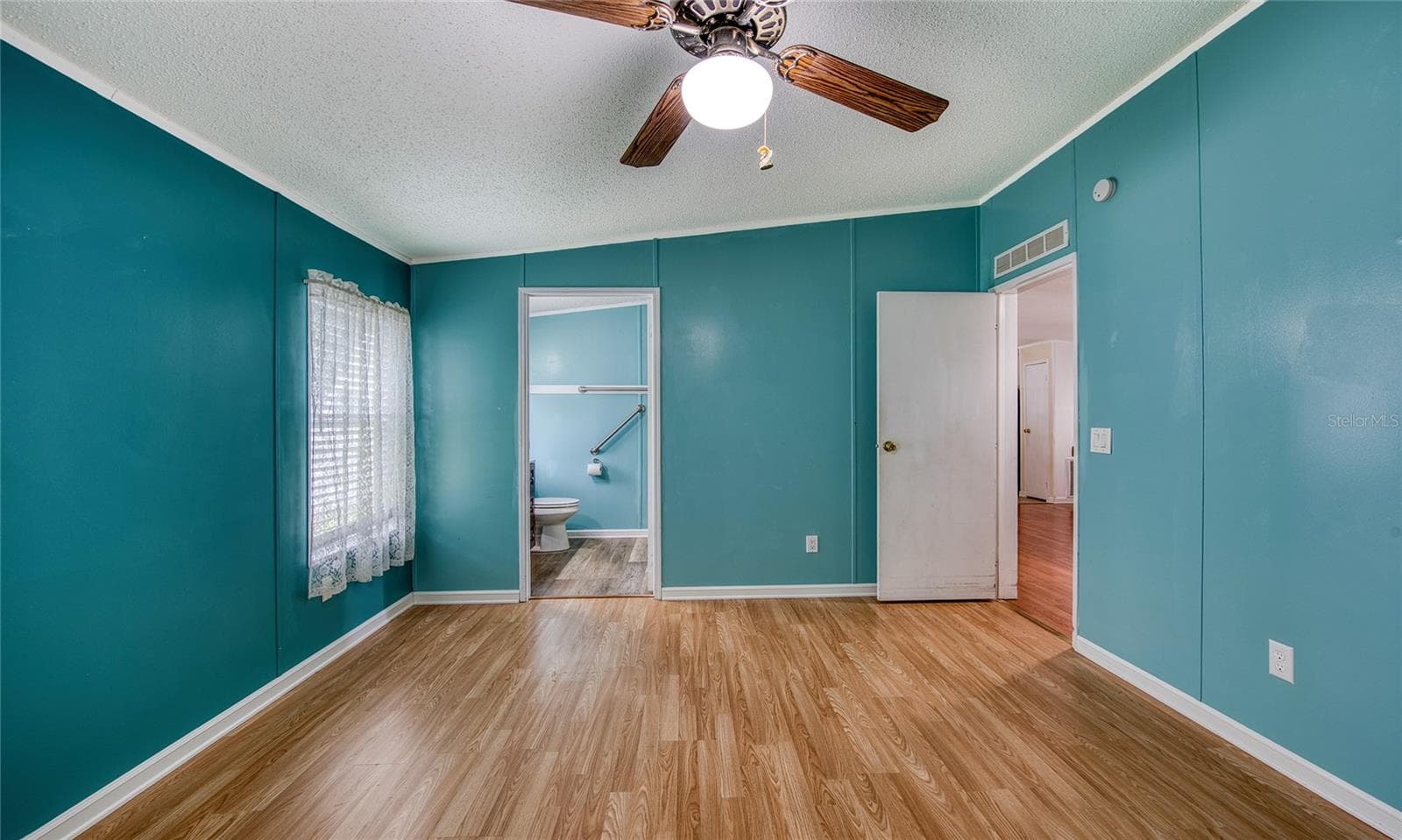 Manufactured Home at 82 PELICAN DR N, OLDSMAR, photo 17 of 45