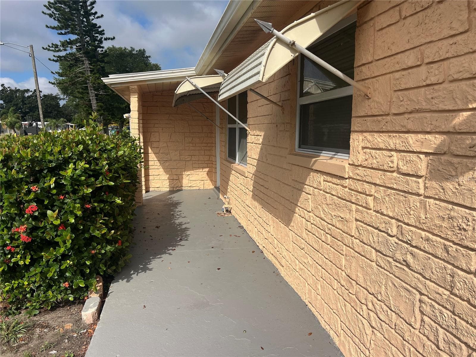 Single Family Residence at 10435 114TH TER N, LARGO, photo 2 of 13