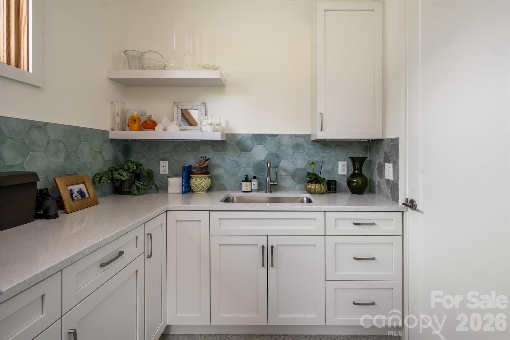 Main level laundryroom with built in desk for small study - 6 River Run, Asheville