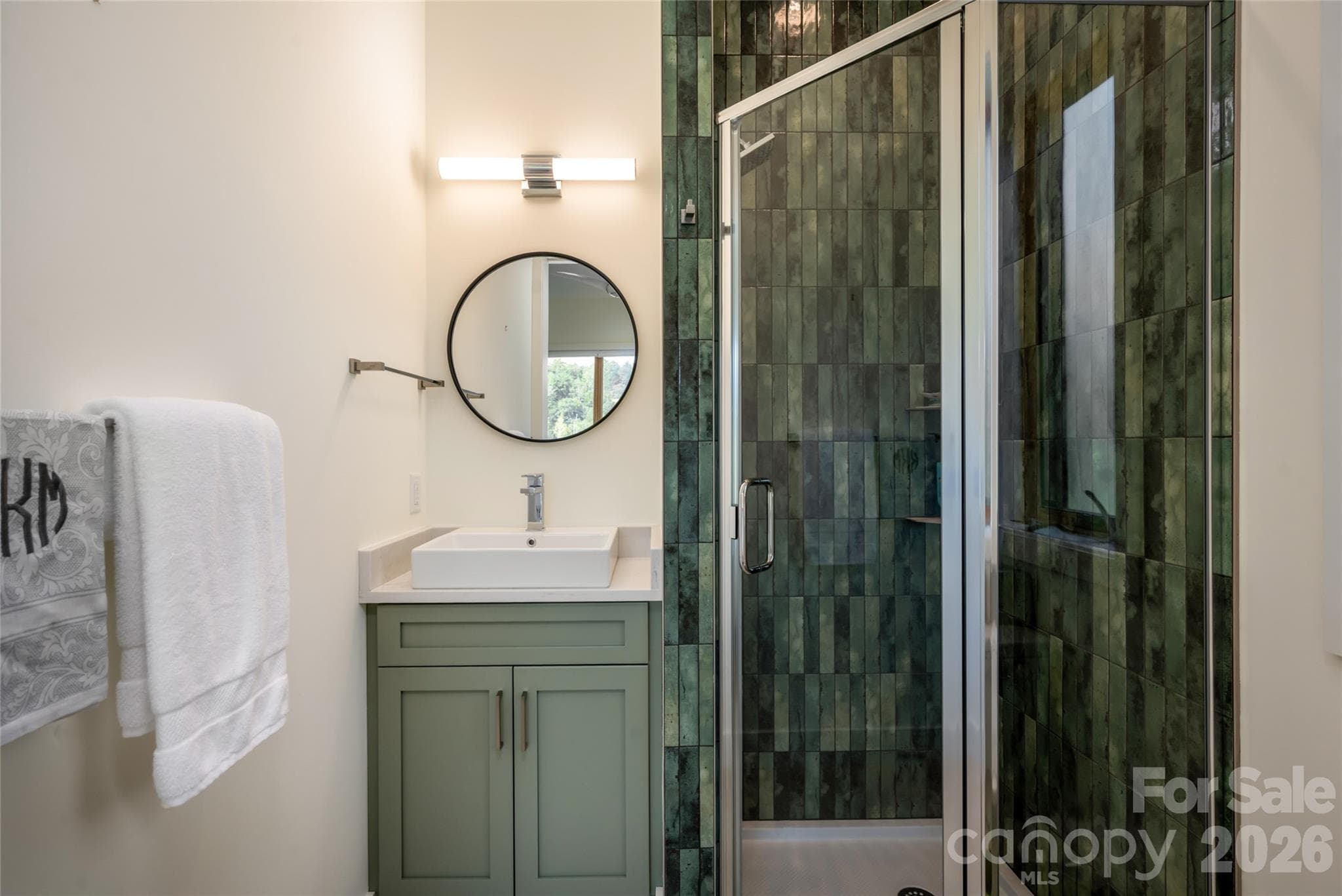 Ensuite bathroom to guest bedroom - 6 River Run, Asheville