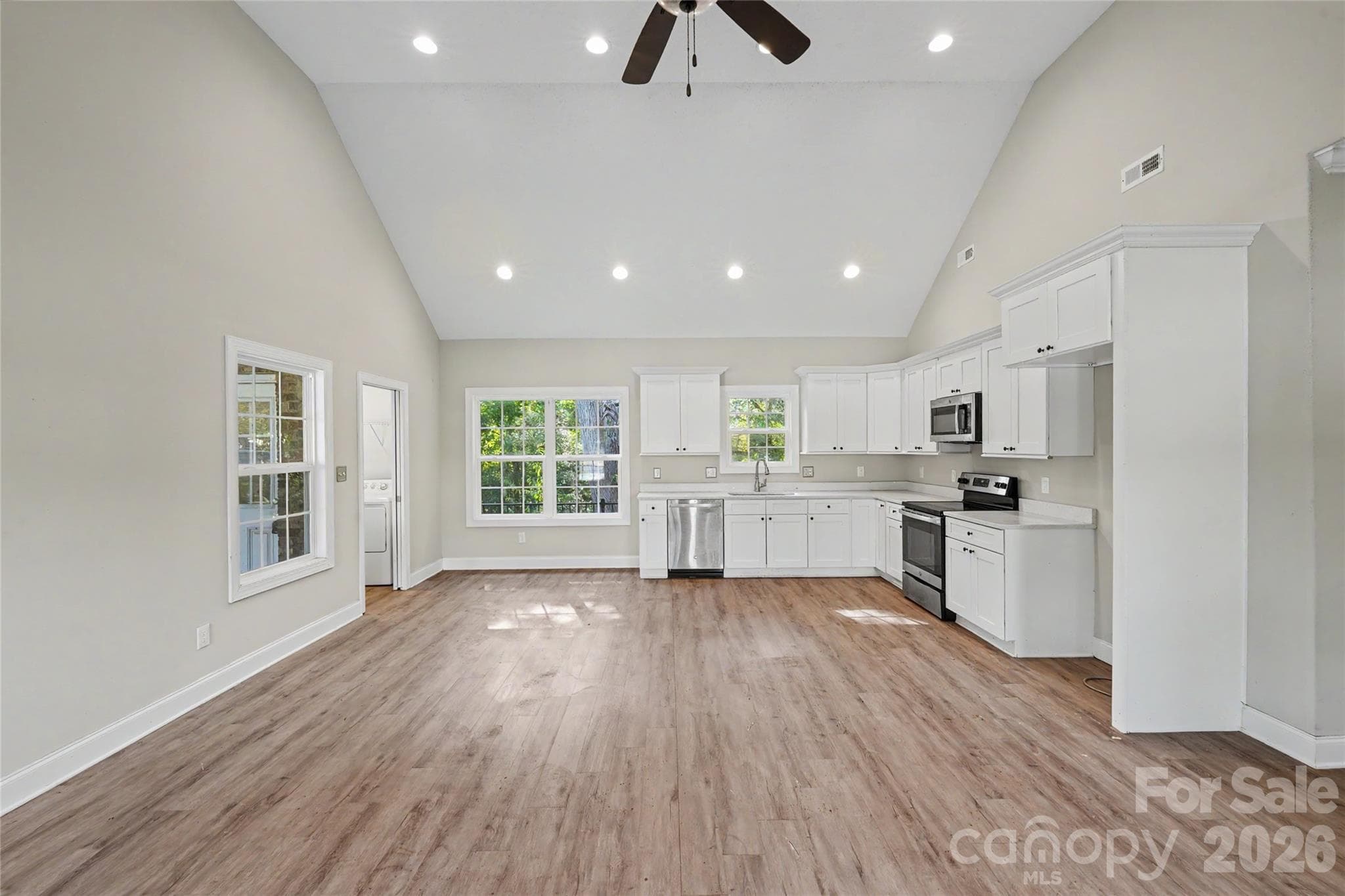 Single Family Residence at 161 Ole Eastpointe Drive, York, photo 10 of 26