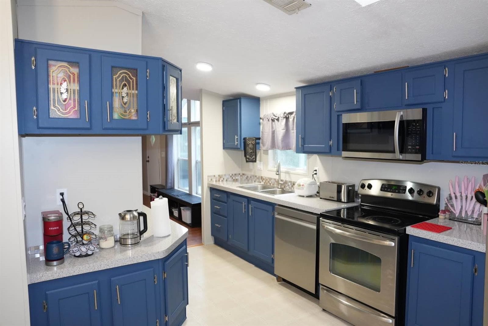 Manufactured Home at 12330 NE 77TH CT, BRONSON, photo 7 of 51