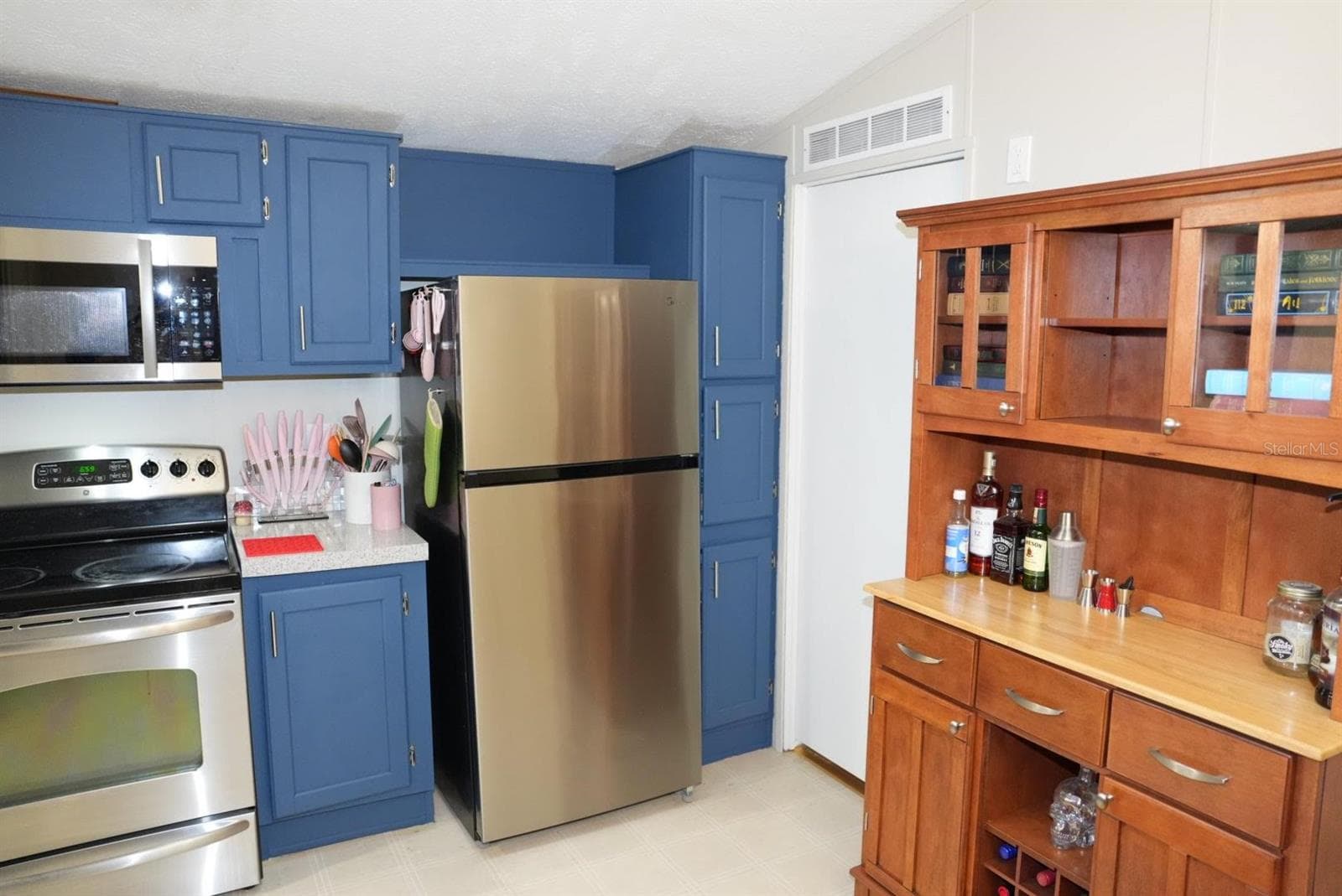 Manufactured Home at 12330 NE 77TH CT, BRONSON, photo 8 of 51