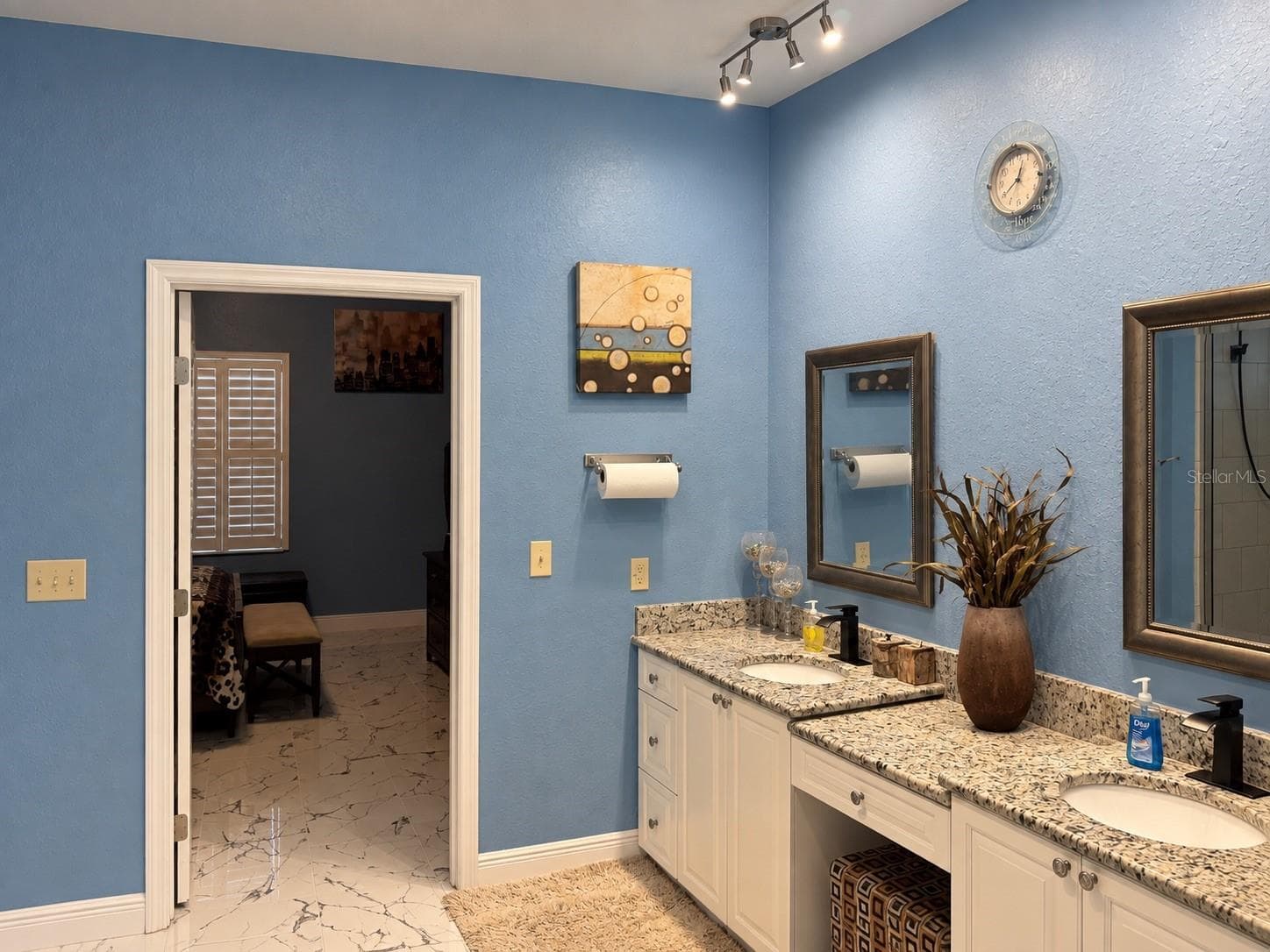 Primary En suite with double vanity - 3009 W CLINTON ST, TAMPA