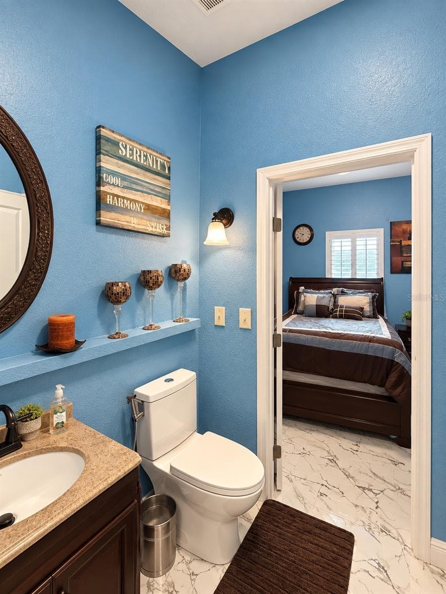 Dual access half bathroom - 3009 W CLINTON ST, TAMPA