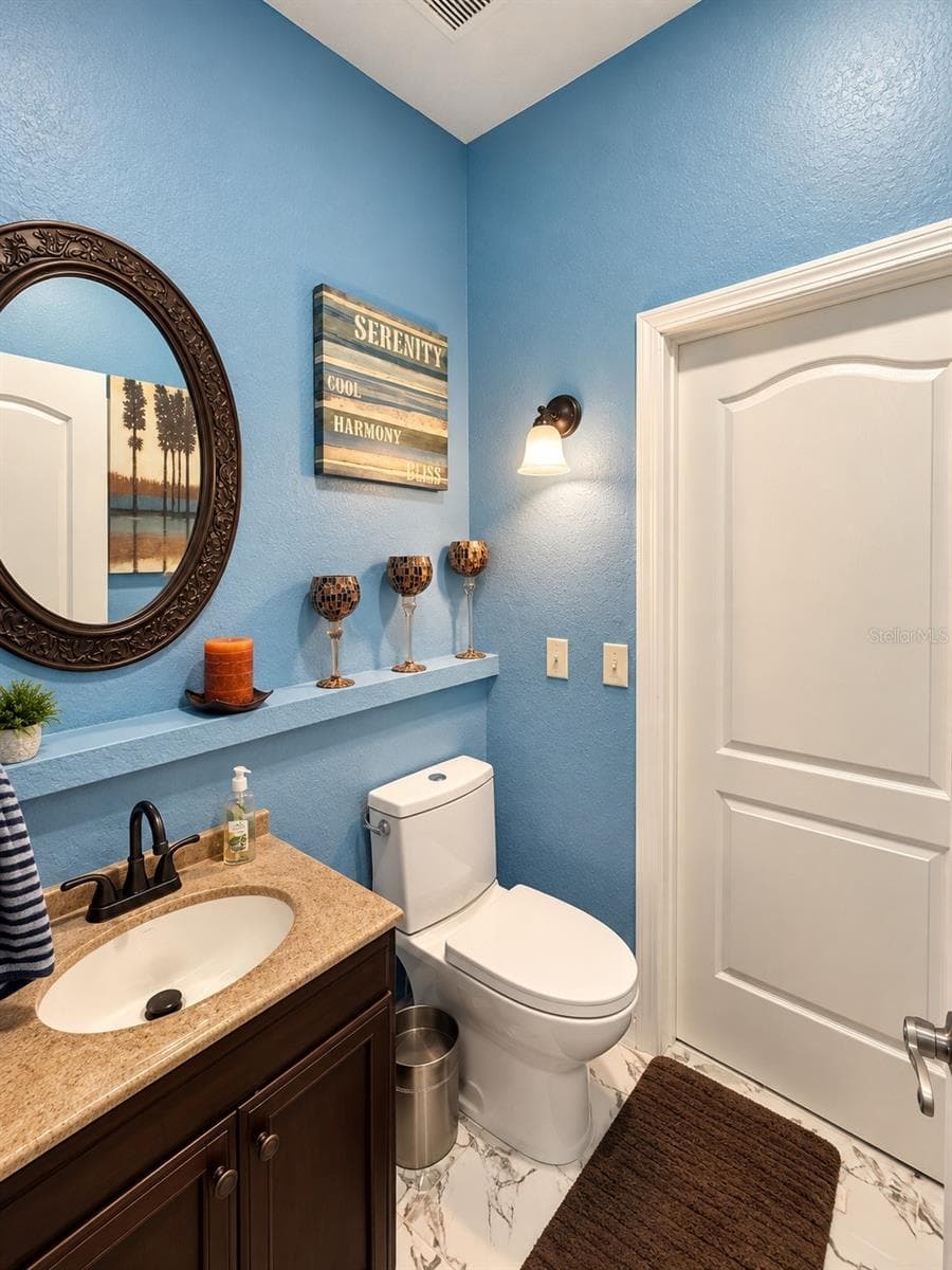 Dual access half bathroom - 3009 W CLINTON ST, TAMPA