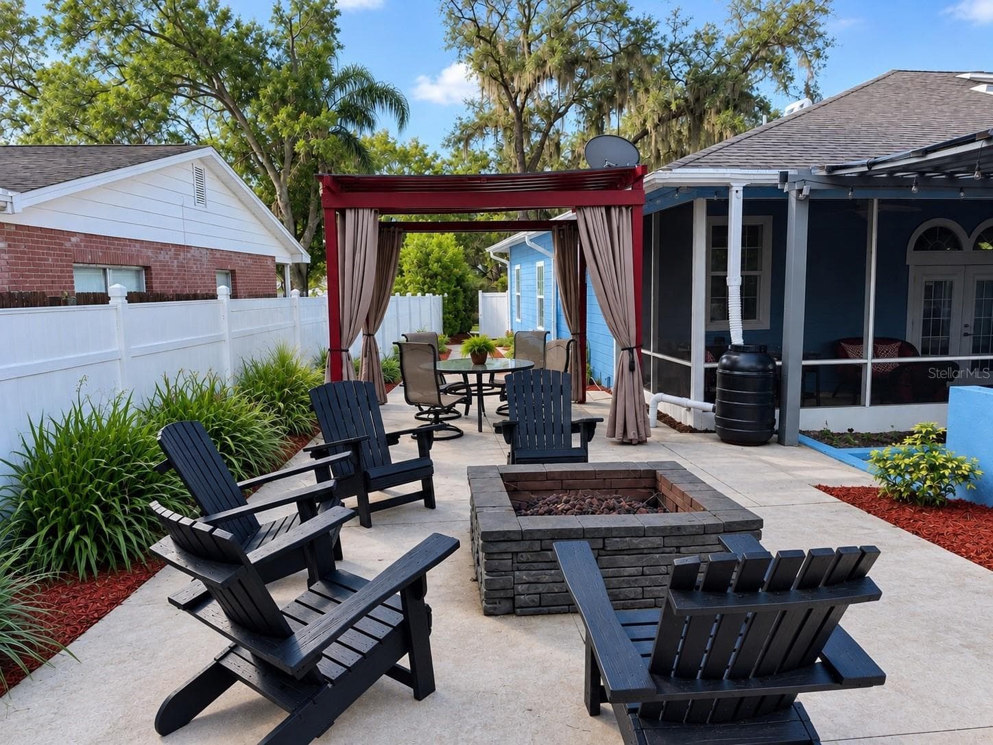Enjoy this fire pit! - 3009 W CLINTON ST, TAMPA