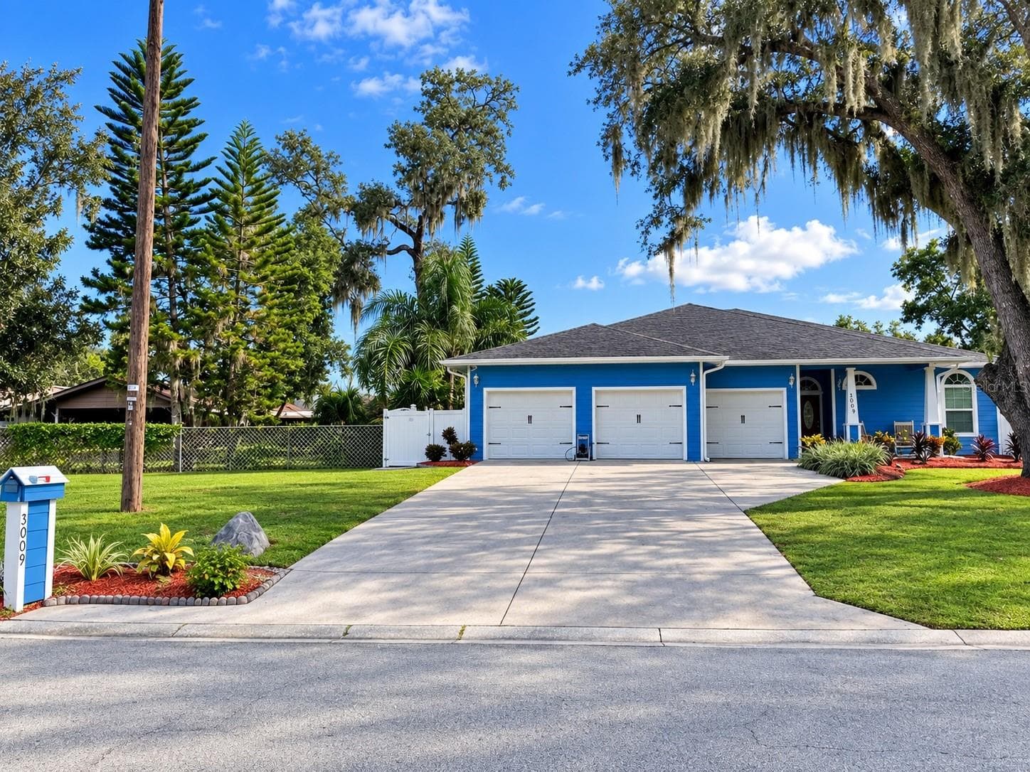 3009 W CLINTON STREET, TAMPA, FL 33614 - 3 car garage - 3009 W CLINTON ST, TAMPA