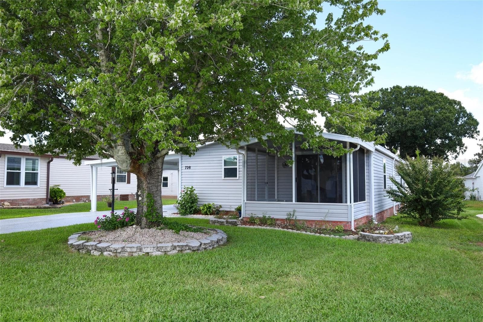 Manufactured Home at 728 PRADO DR, LADY LAKE, photo 3 of 26