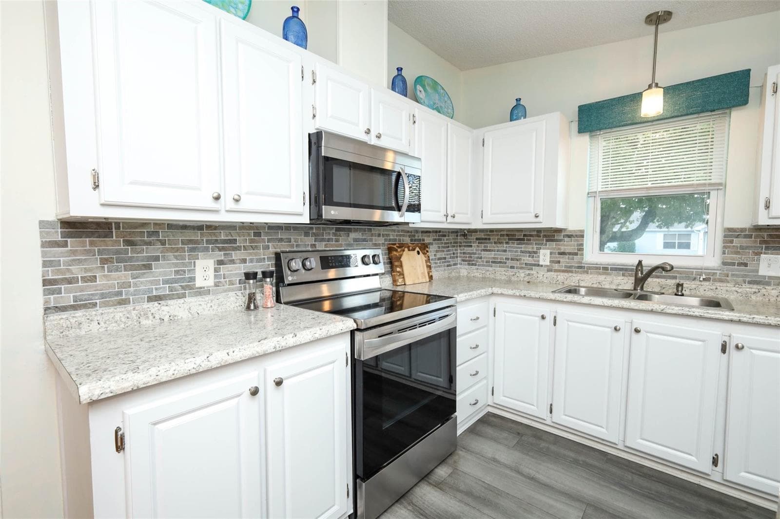 Manufactured Home at 728 PRADO DR, LADY LAKE, photo 9 of 26