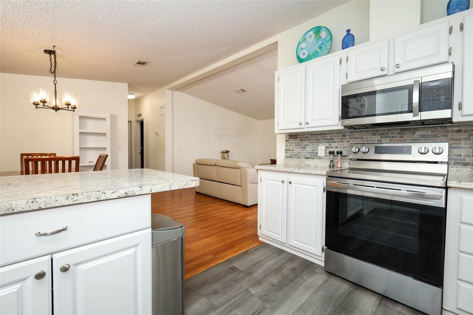 Manufactured Home at 728 PRADO DR, LADY LAKE, photo 12 of 26
