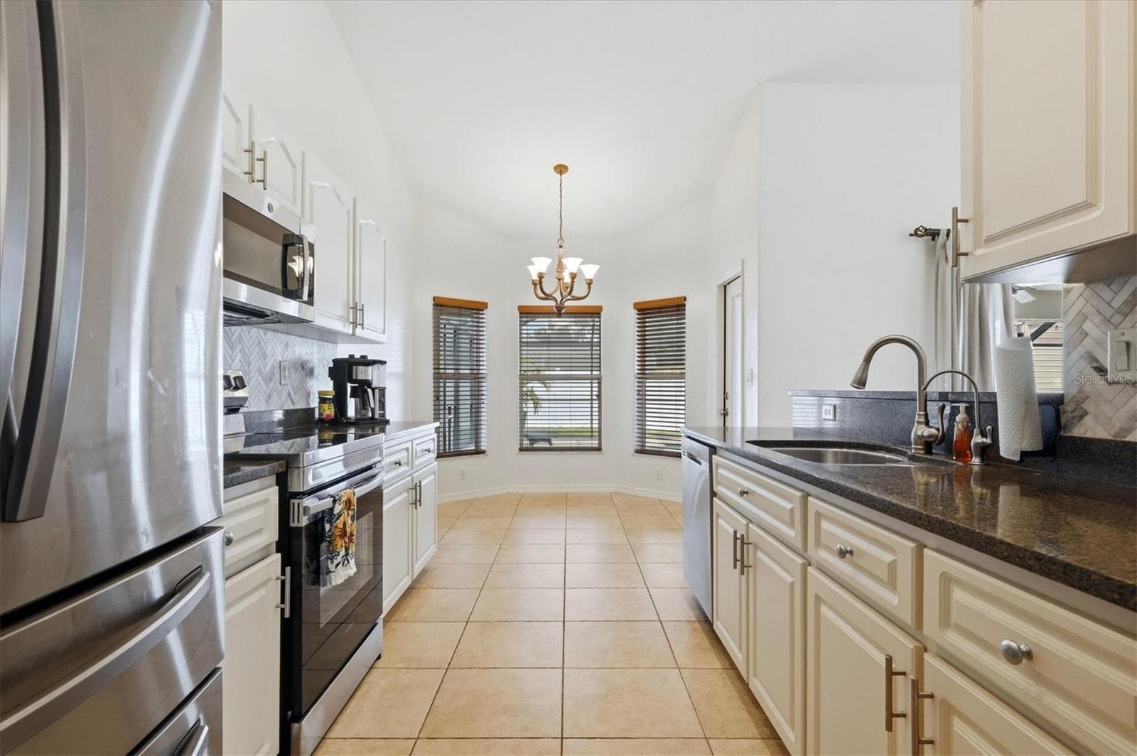 informal dining here at the breakfast nook or even the breakfast bar - don't you love options - 23108 AUGUST AVE, PORT CHARLOTTE