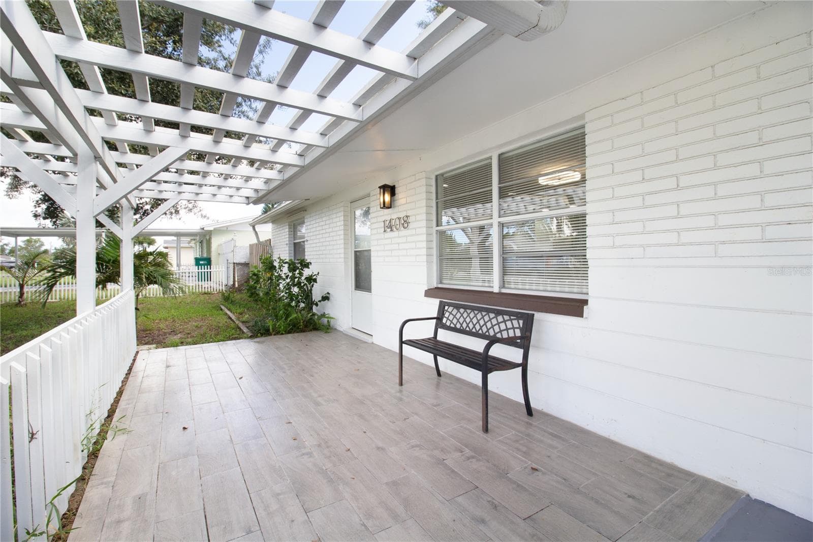 Front Tiled Patio and Trelles - 1408 JENNINGS DR, HOLIDAY