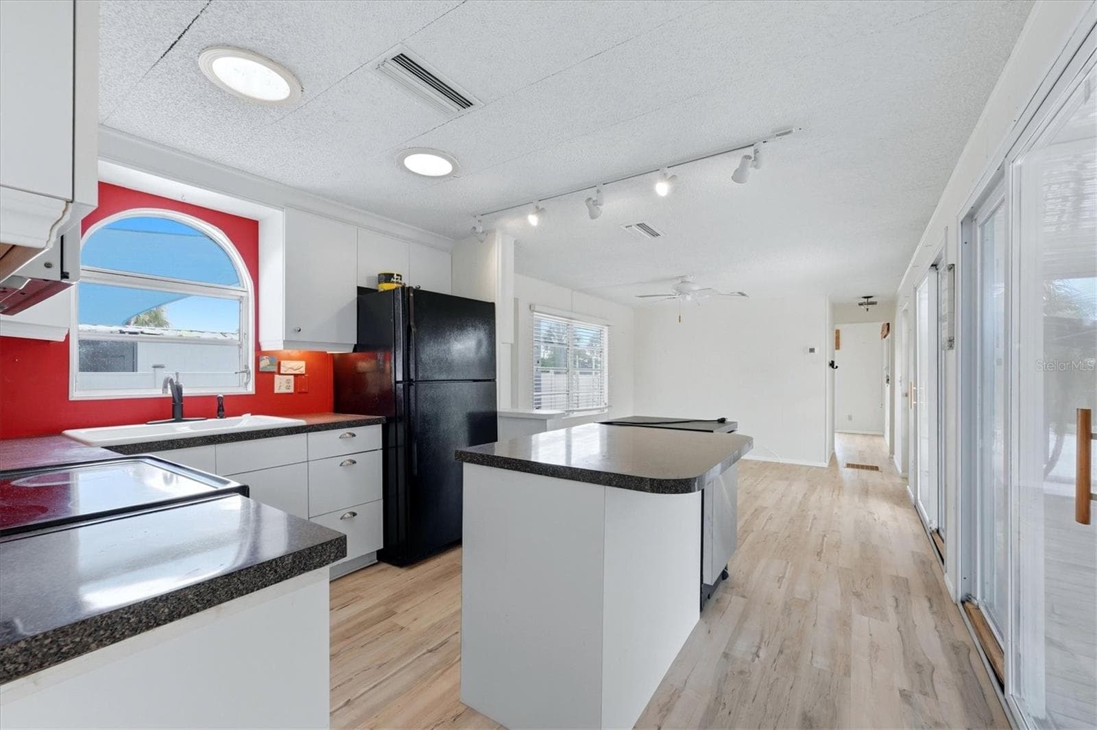 Mobile Home at 1128 SEAHORSE LN, ENGLEWOOD, photo 16 of 48
