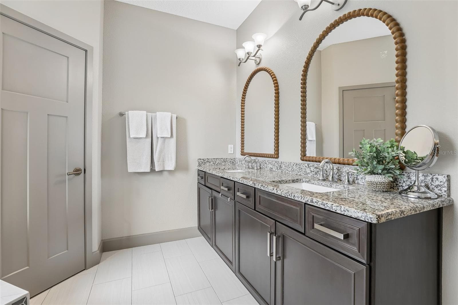 The Primary en suite Bath features dual sinks, a garden tub, step-in shower and private water closet. - 19179 SABAL ST, ORLANDO