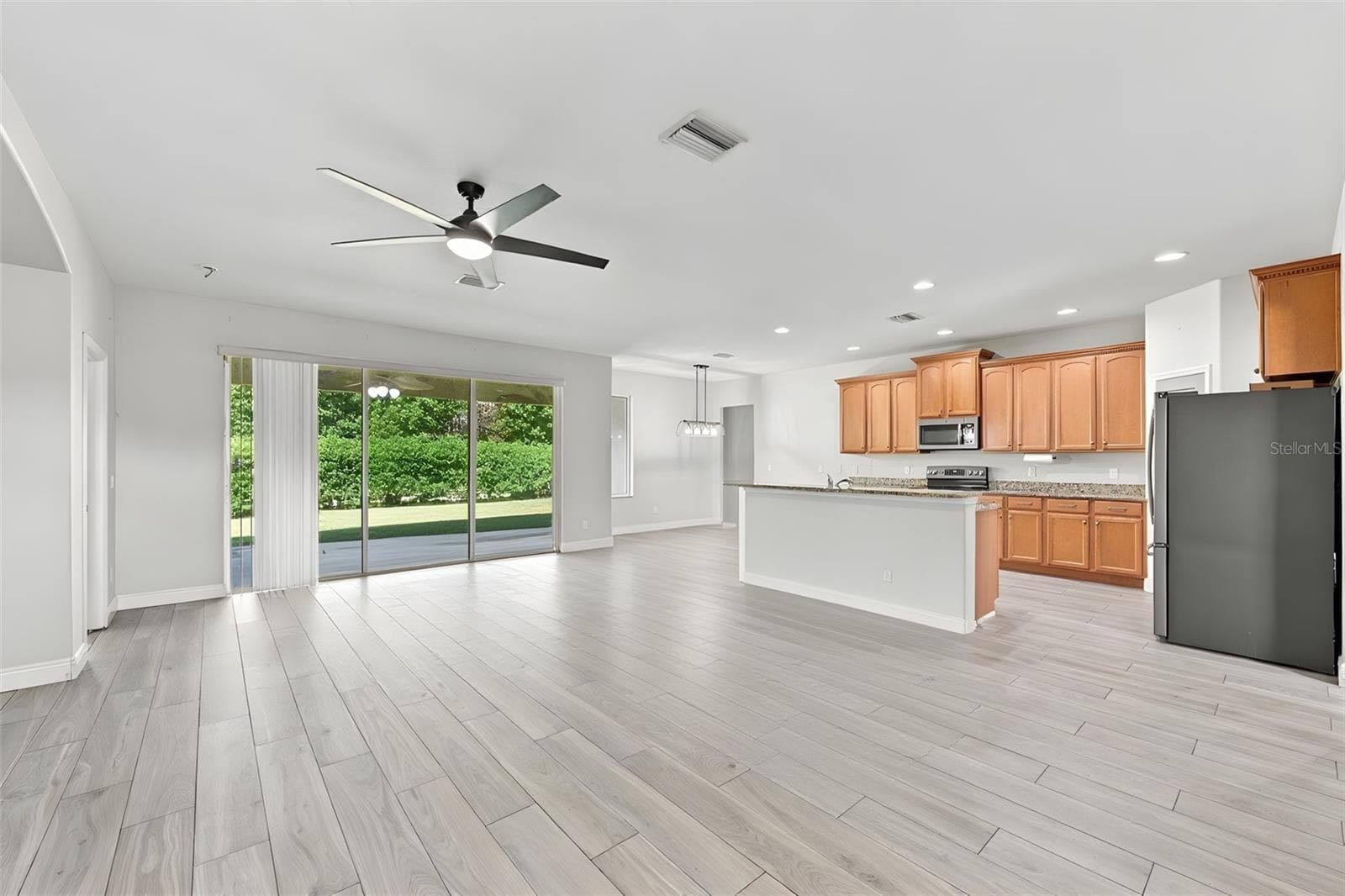 Single Family Residence at 3403 WALDEN RESERVE DR, PLANT CITY, photo 2 of 61