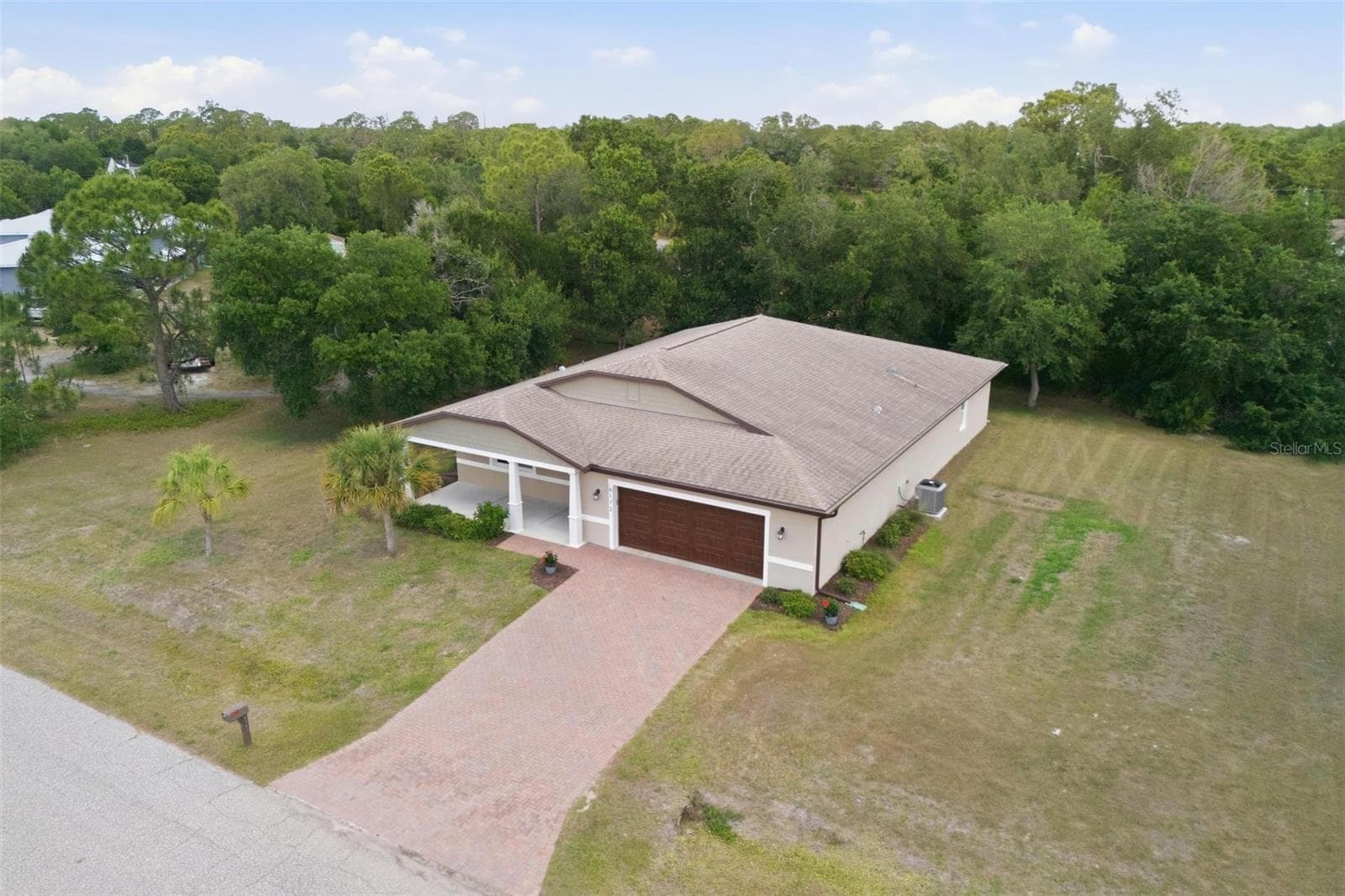 Spacious 1/2 acre double lot - 6172 ALHAMBRA AVE, NORTH PORT