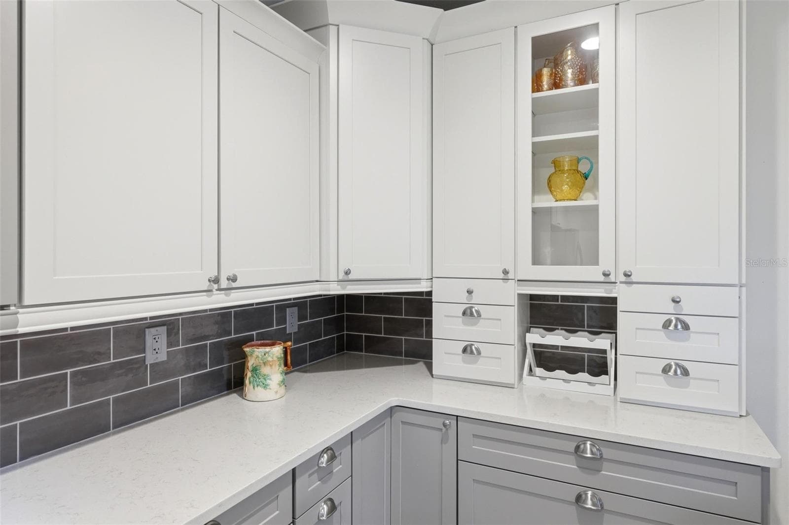 Custom cabinetry - 6172 ALHAMBRA AVE, NORTH PORT