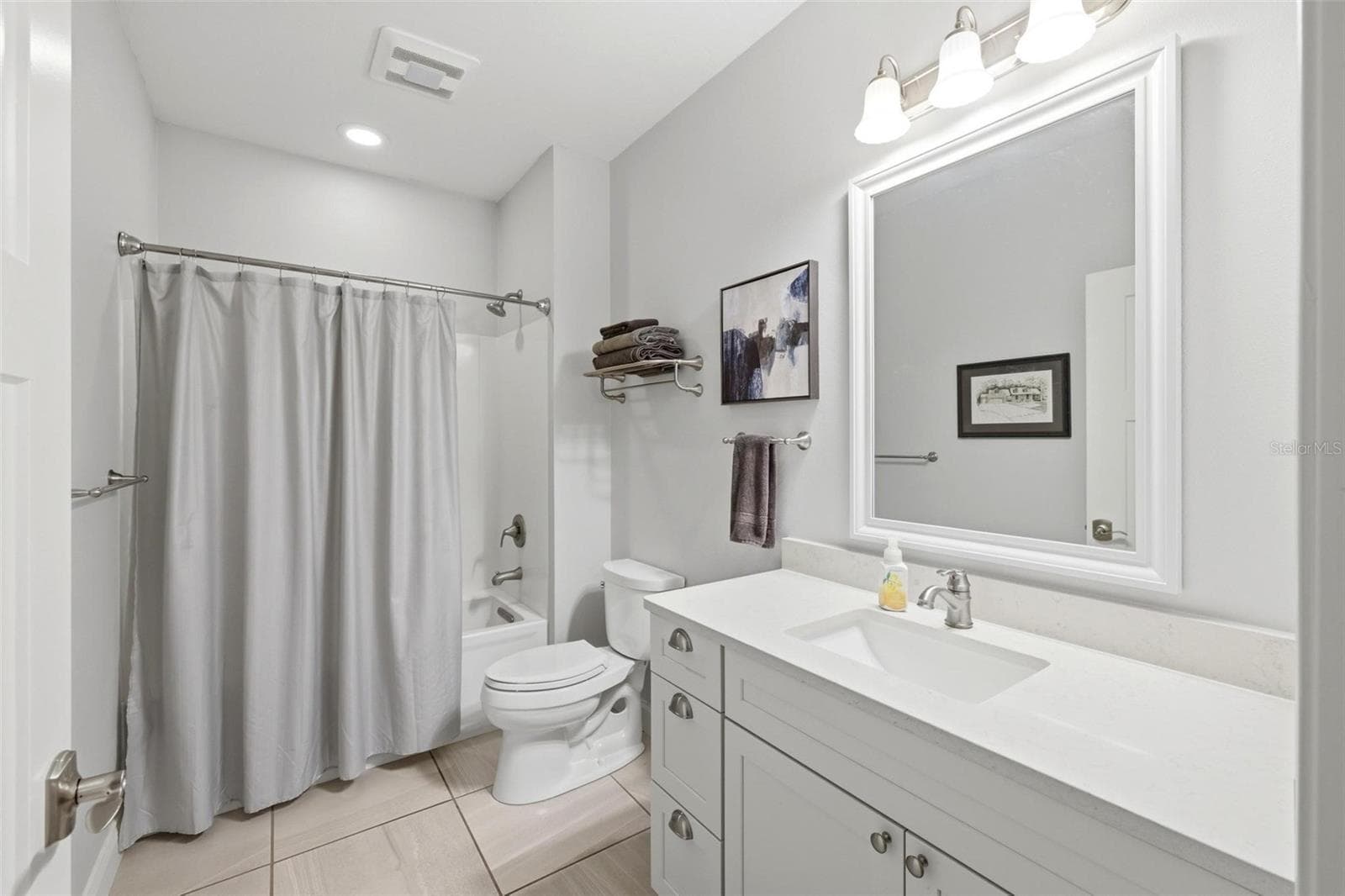 Guest bathroom - 6172 ALHAMBRA AVE, NORTH PORT