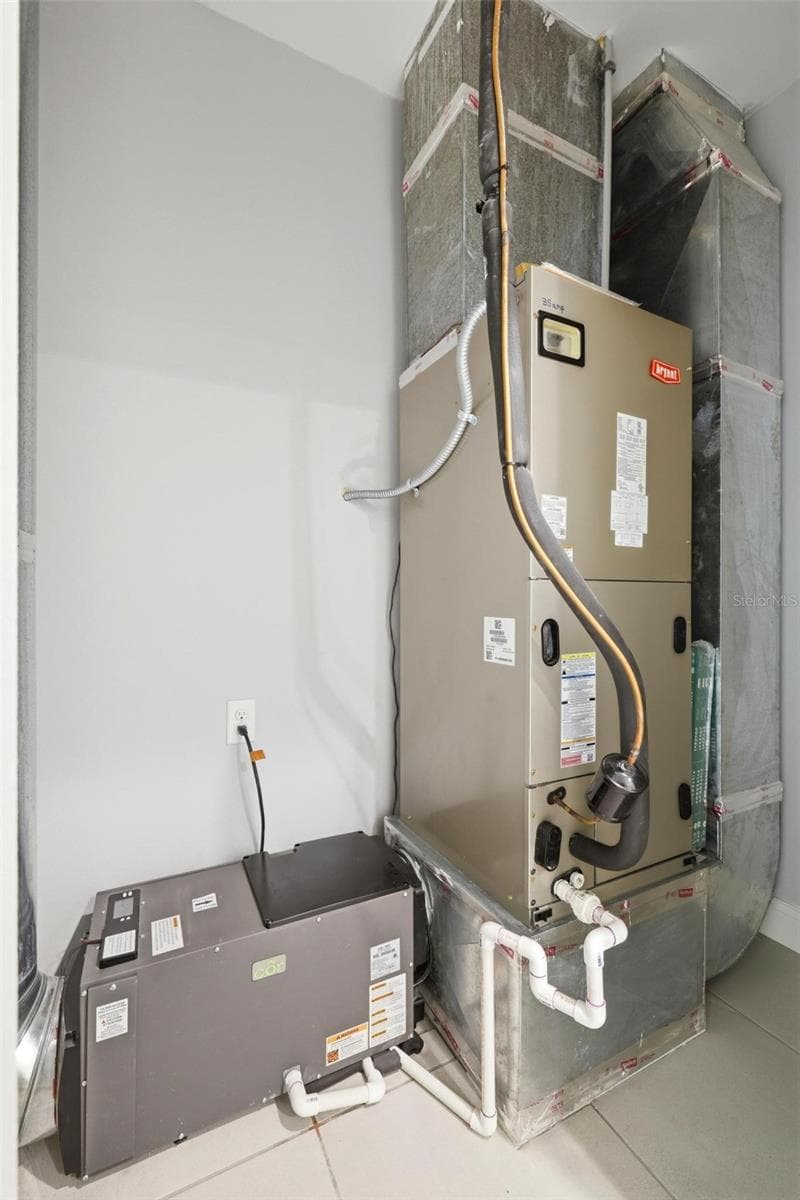 Separate utility closet for easy access to equipment - 6172 ALHAMBRA AVE, NORTH PORT
