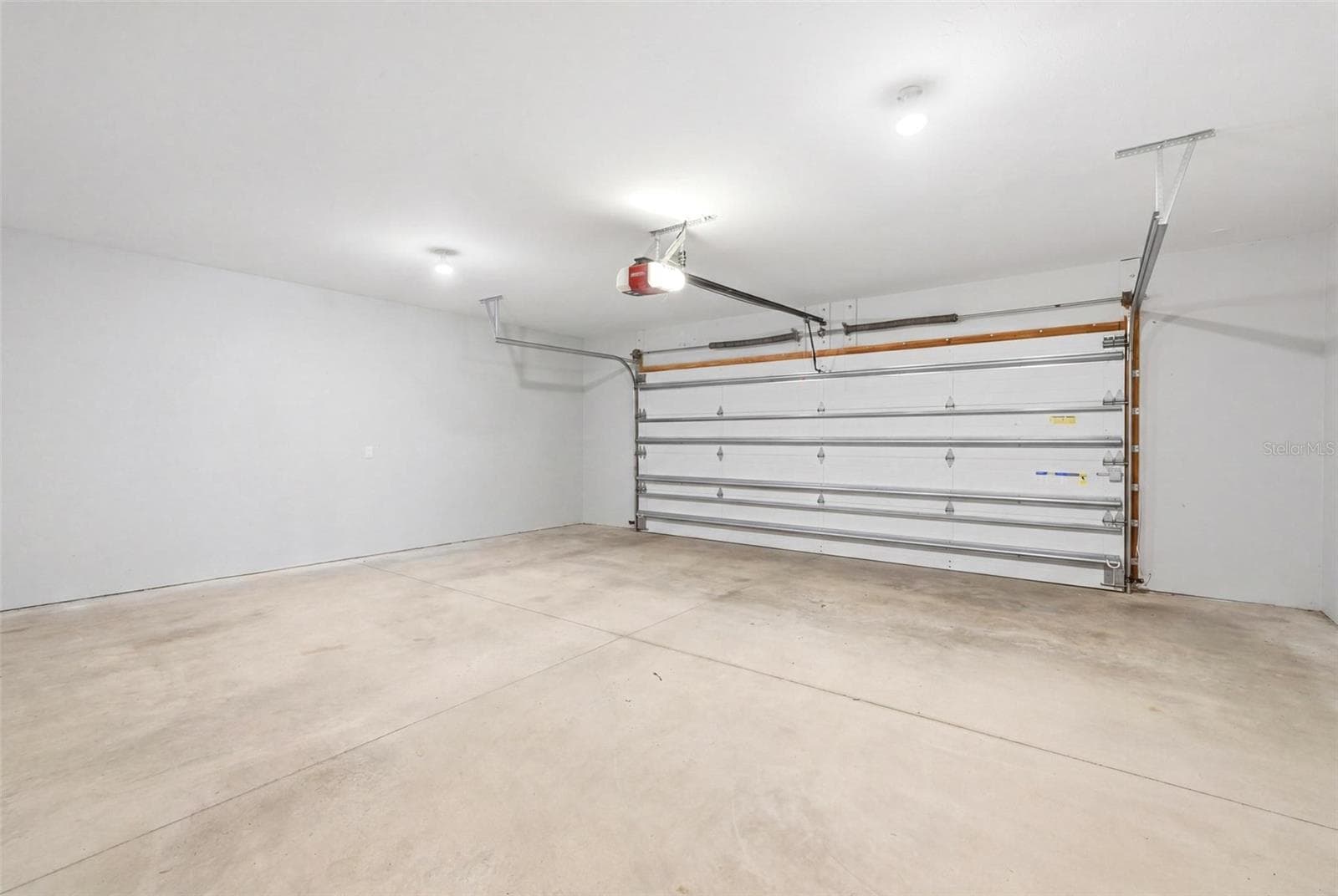 oversized 2 car garage - 26 x 24 - 6172 ALHAMBRA AVE, NORTH PORT