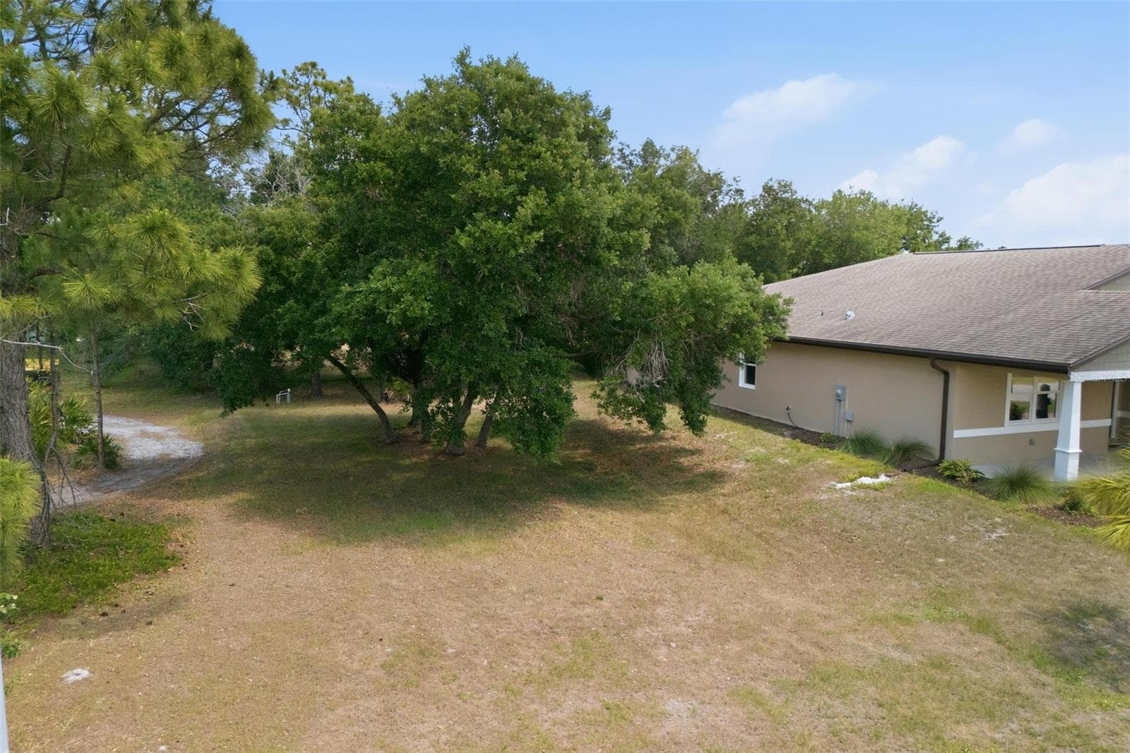Plenty of room to add an outbuilding, storage sheds or a pool! - 6172 ALHAMBRA AVE, NORTH PORT