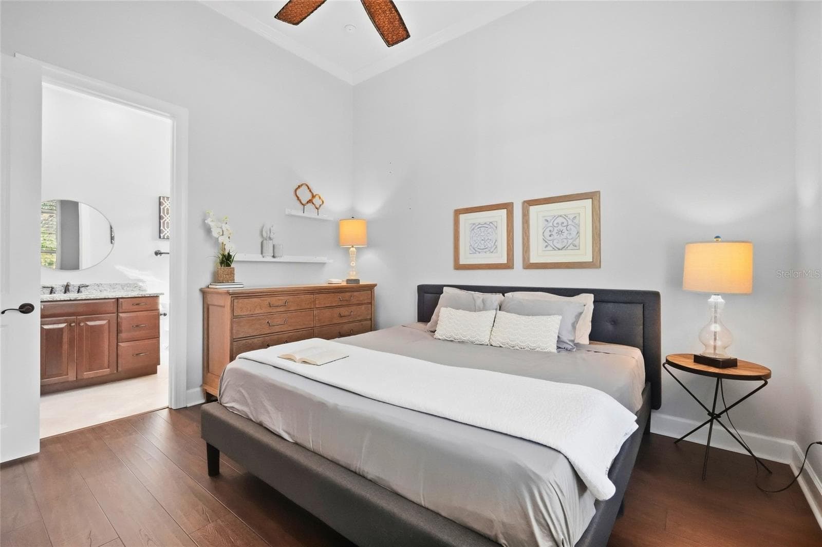 secondary bedroom with private ensuite - 13309 MALACHITE DR, BRADENTON