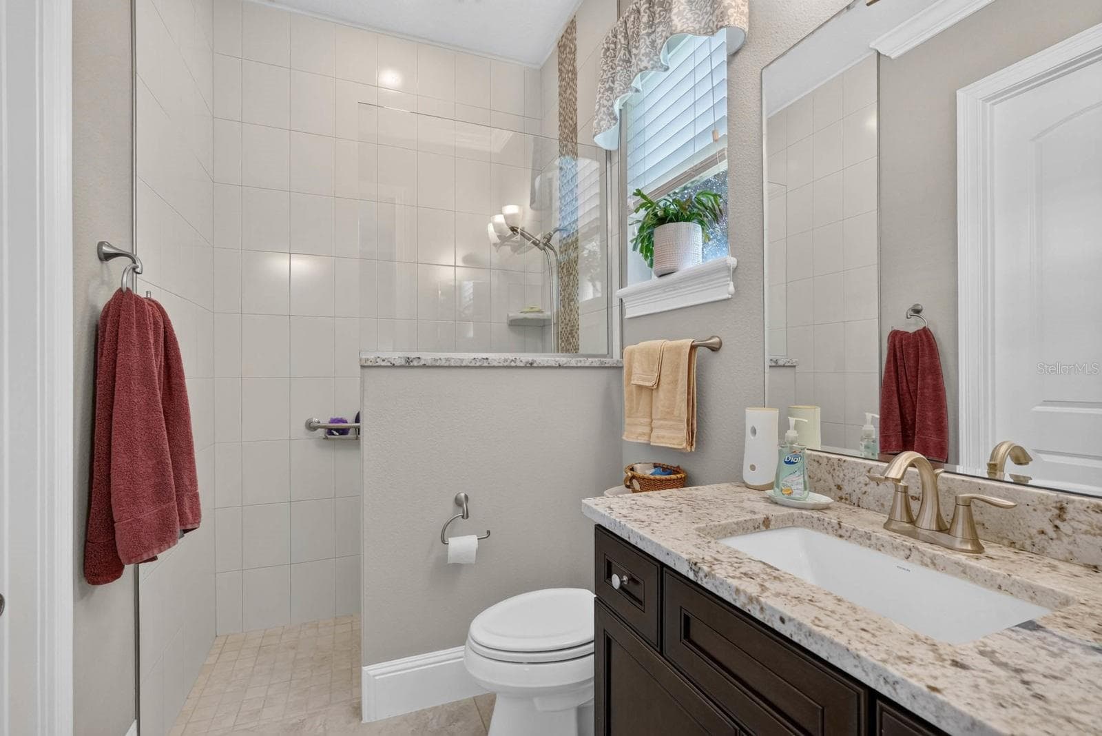 Guest Bath - 4 SCARLET OAK CIR, PALM COAST