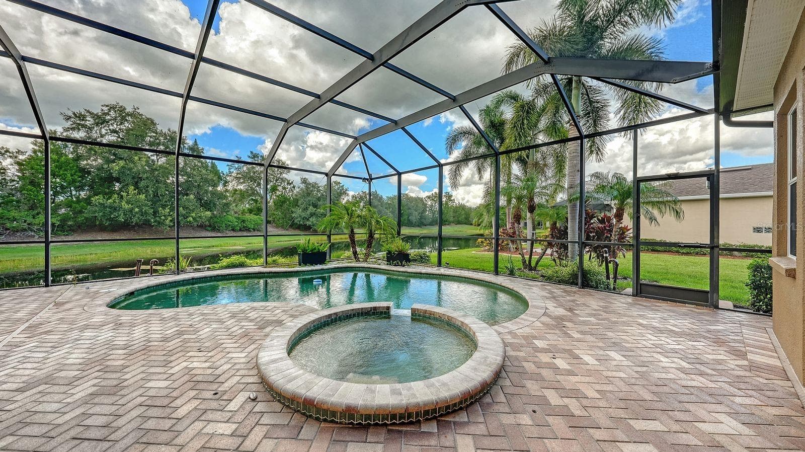 Single Family Residence at 14250 SUNDIAL PL, LAKEWOOD RANCH, photo 2 of 61