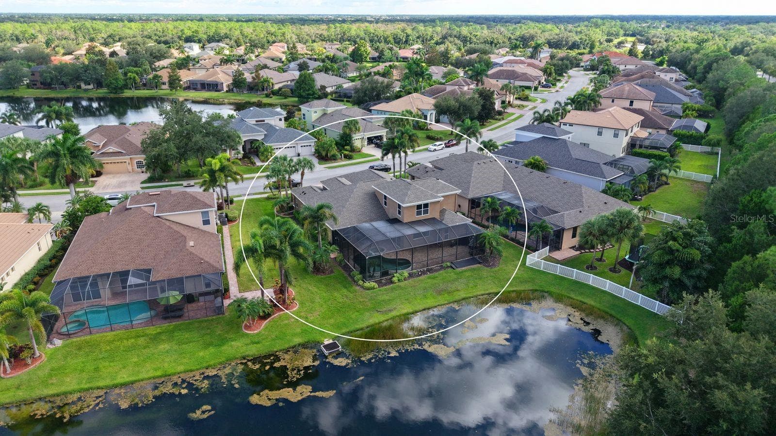 Single Family Residence at 14250 SUNDIAL PL, LAKEWOOD RANCH, photo 3 of 61