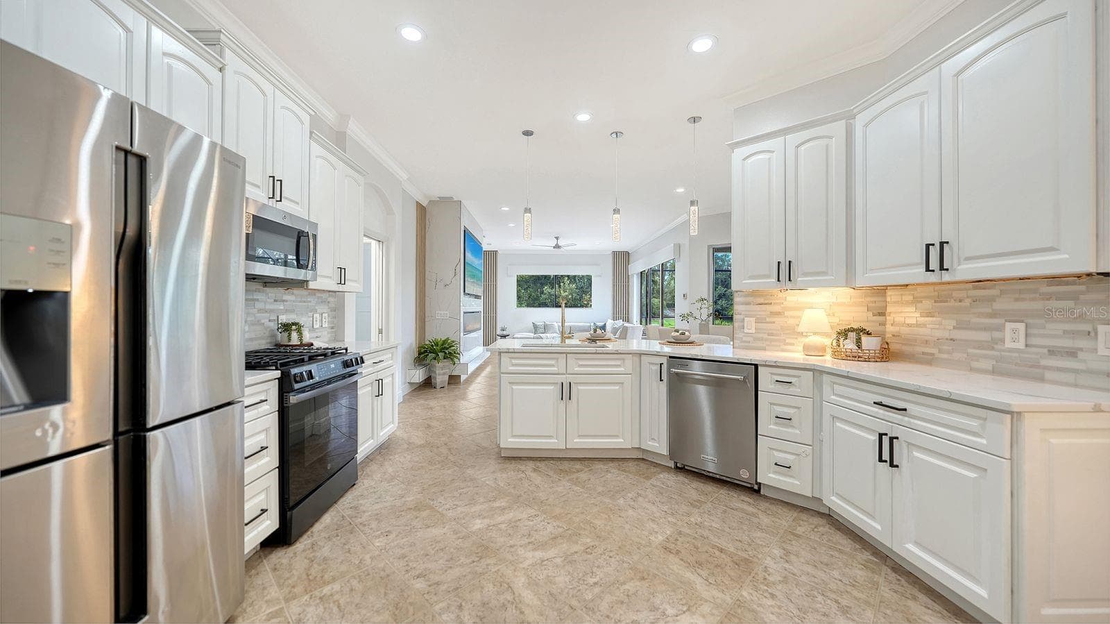 Single Family Residence at 14250 SUNDIAL PL, LAKEWOOD RANCH, photo 5 of 61
