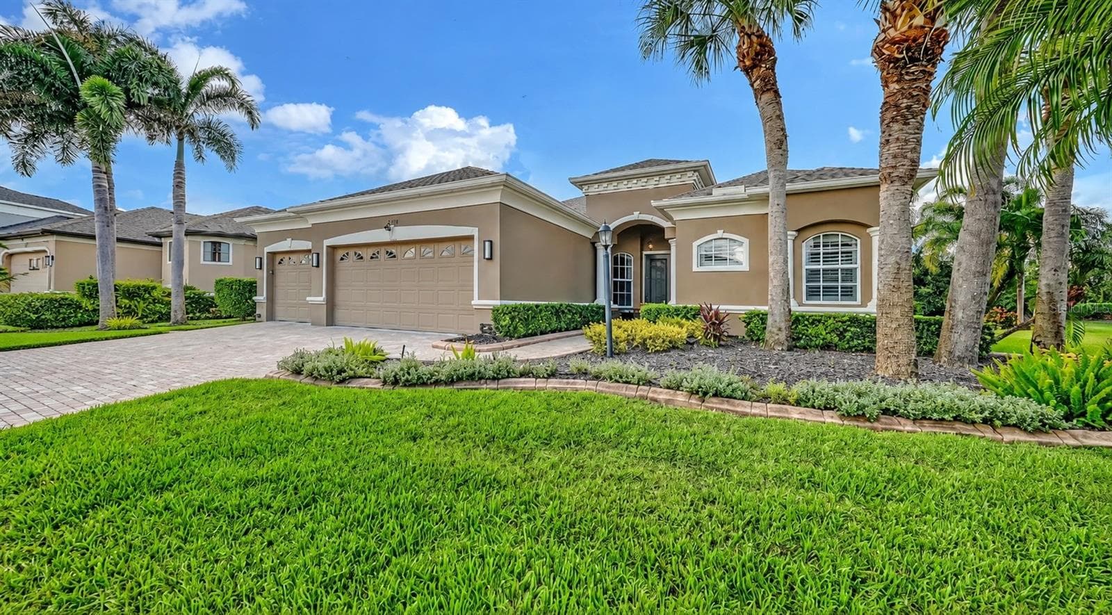 Single Family Residence at 14250 SUNDIAL PL, LAKEWOOD RANCH, photo 8 of 61