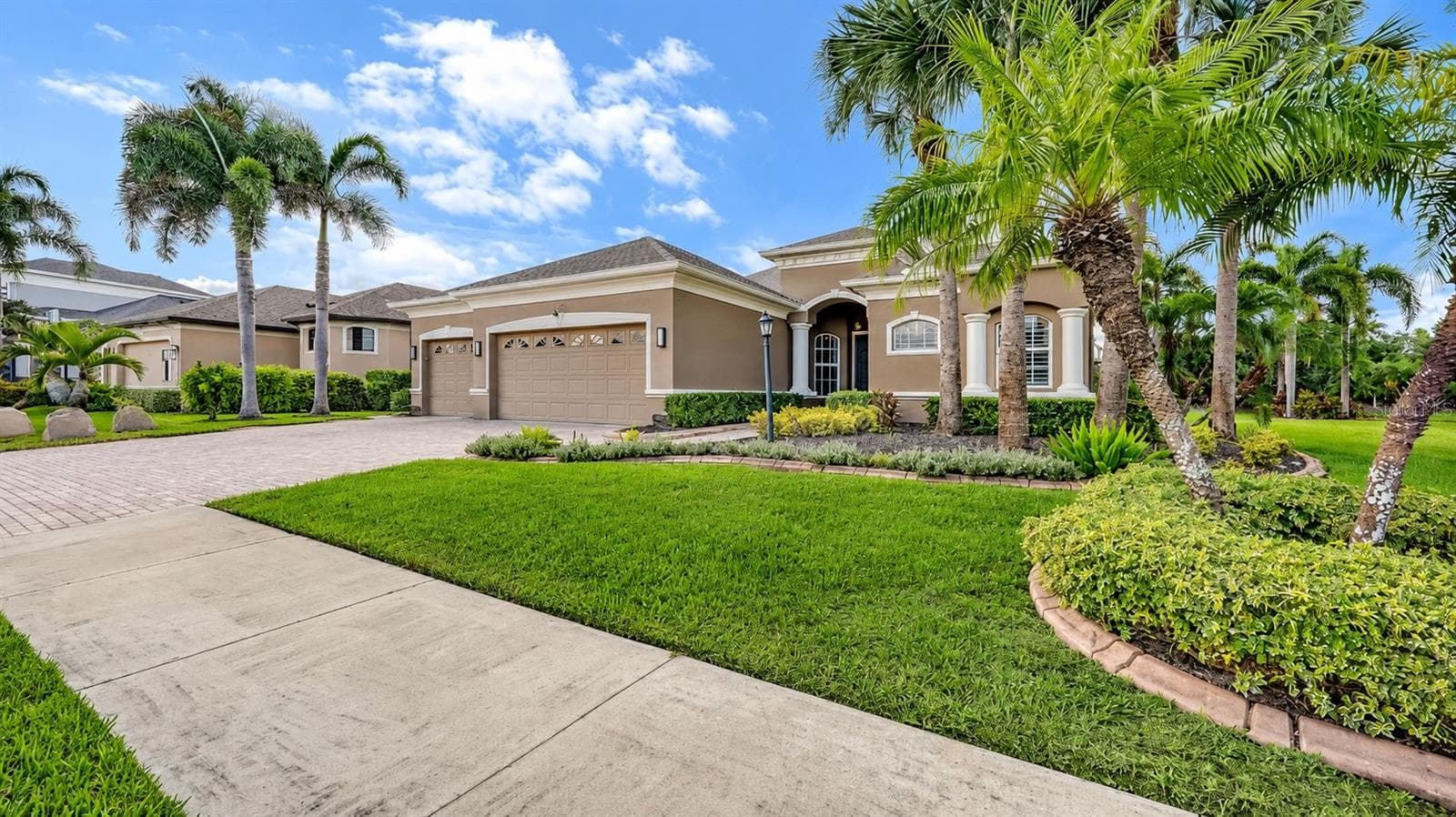 Single Family Residence at 14250 SUNDIAL PL, LAKEWOOD RANCH, photo 9 of 61
