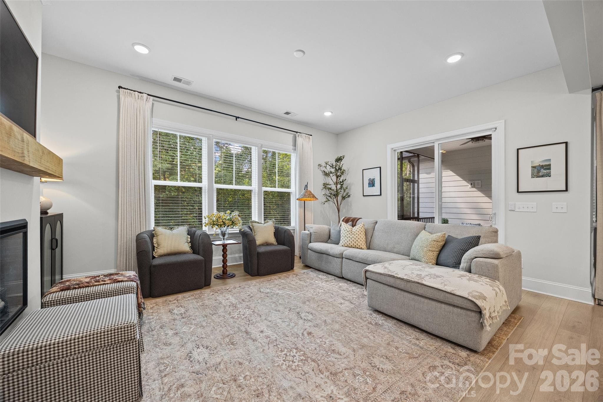 Single Family Residence at 1061 Kendrick Road, Clover, photo 13 of 33