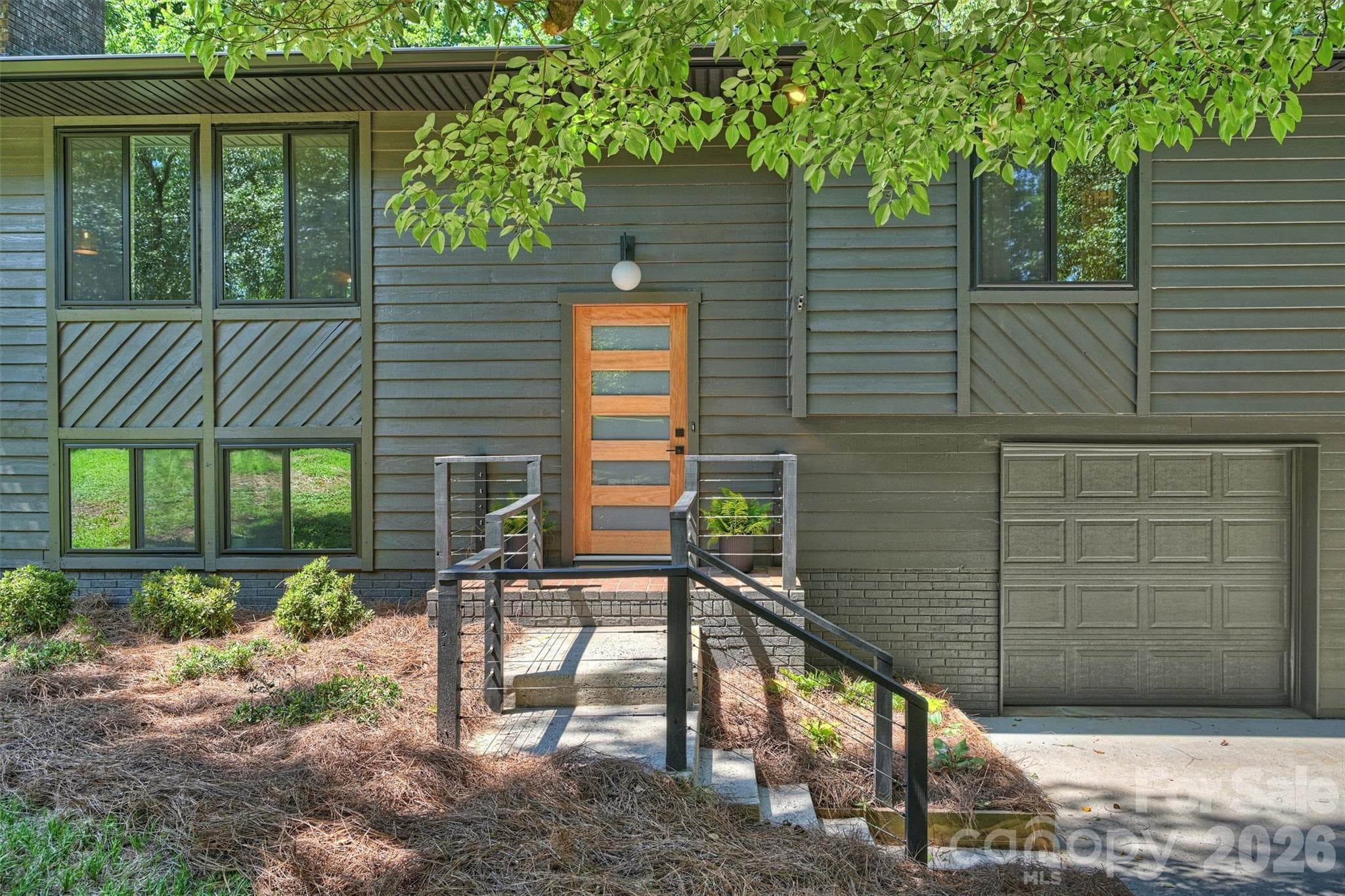 Single Family Residence at 7323 Rollingridge Drive, Charlotte, photo 2 of 29