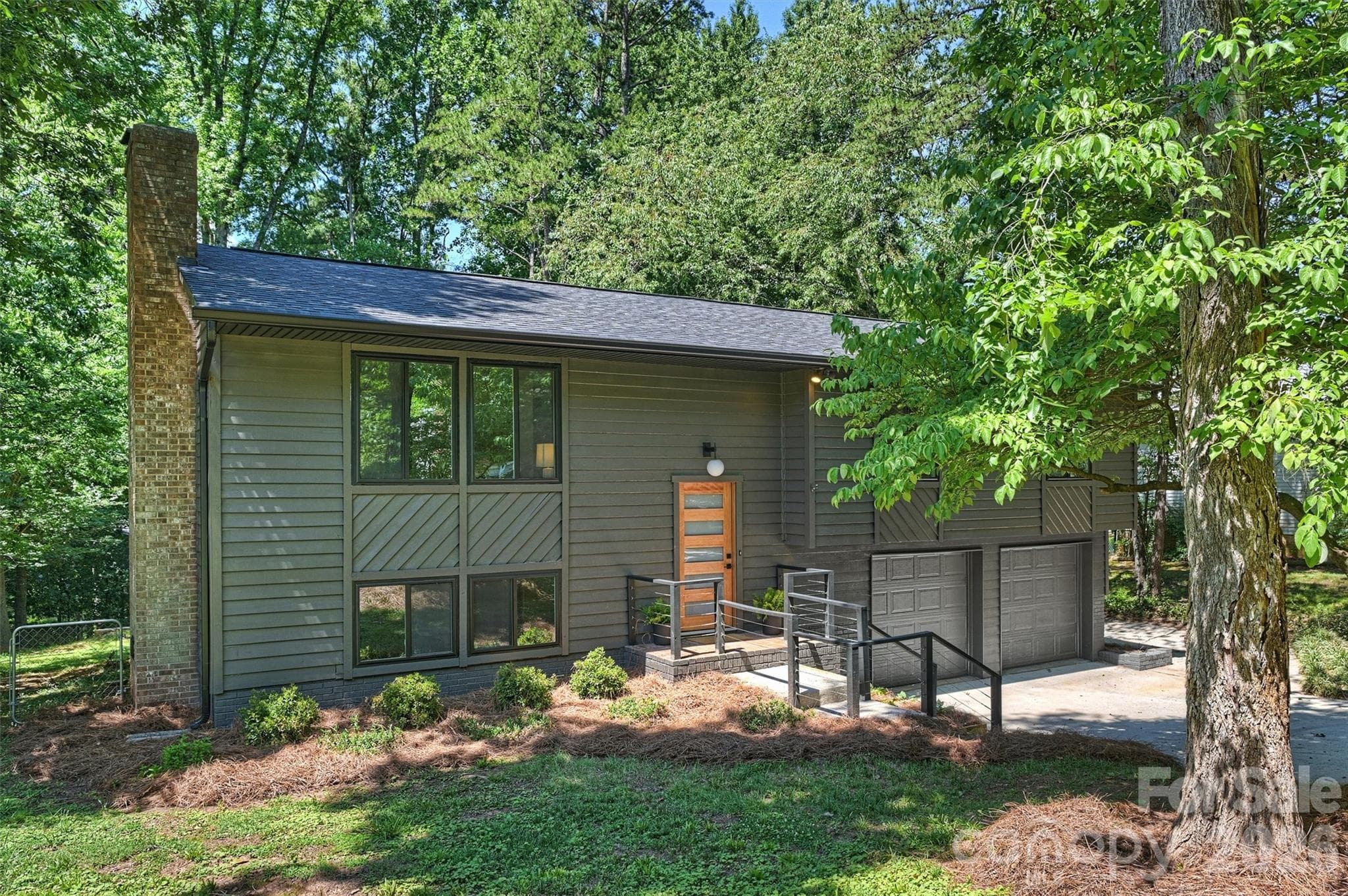 Single Family Residence at 7323 Rollingridge Drive, Charlotte, photo 3 of 29