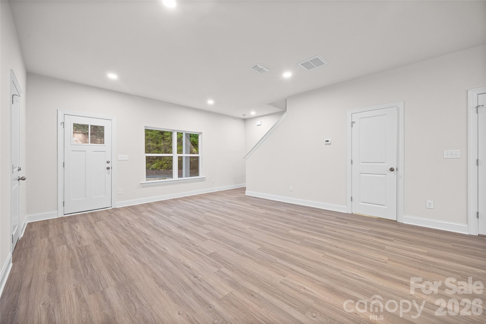 Single Family Residence at 610 W Lewis Street, Dallas, photo 5 of 29
