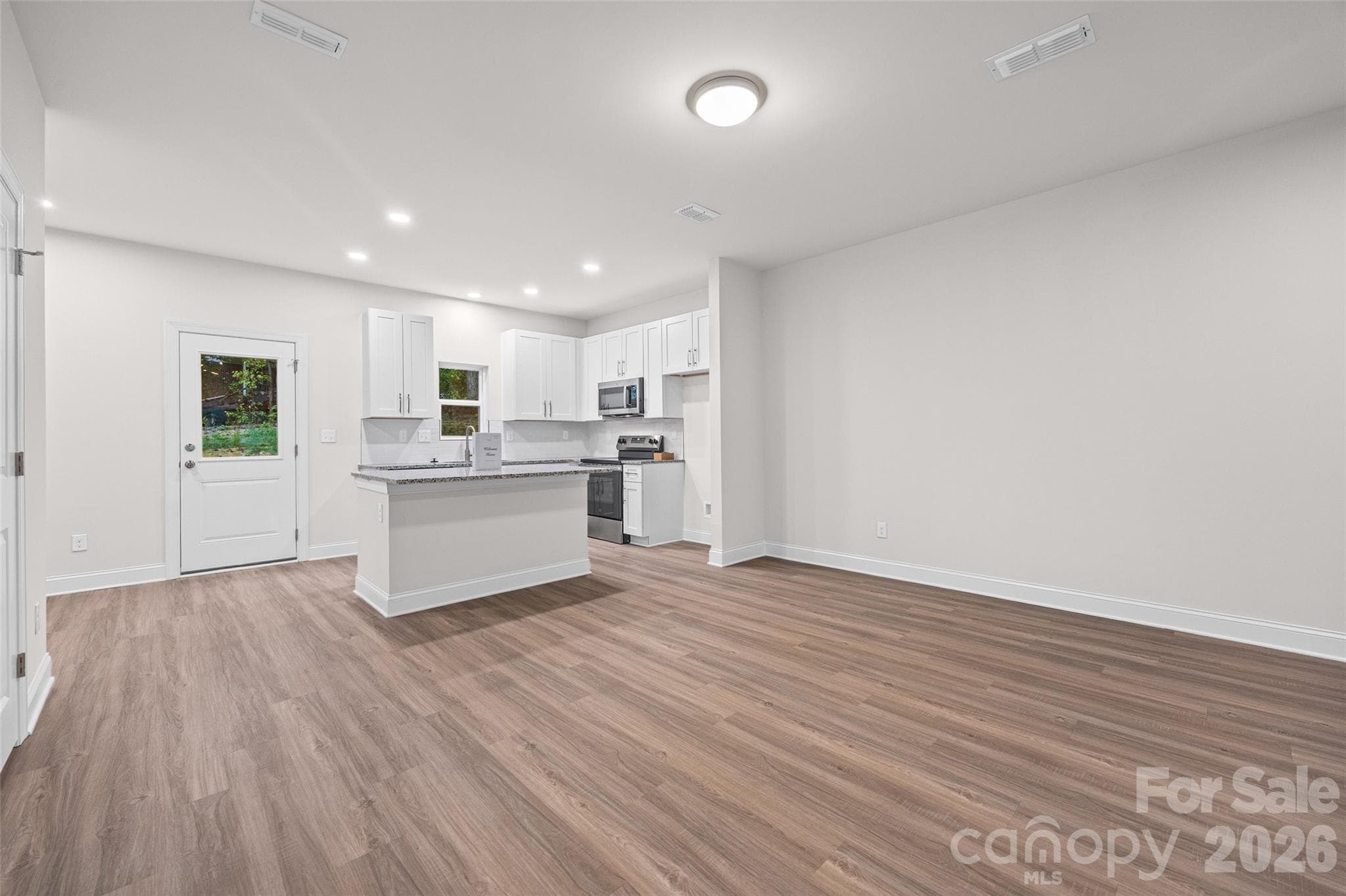 Single Family Residence at 610 W Lewis Street, Dallas, photo 6 of 29