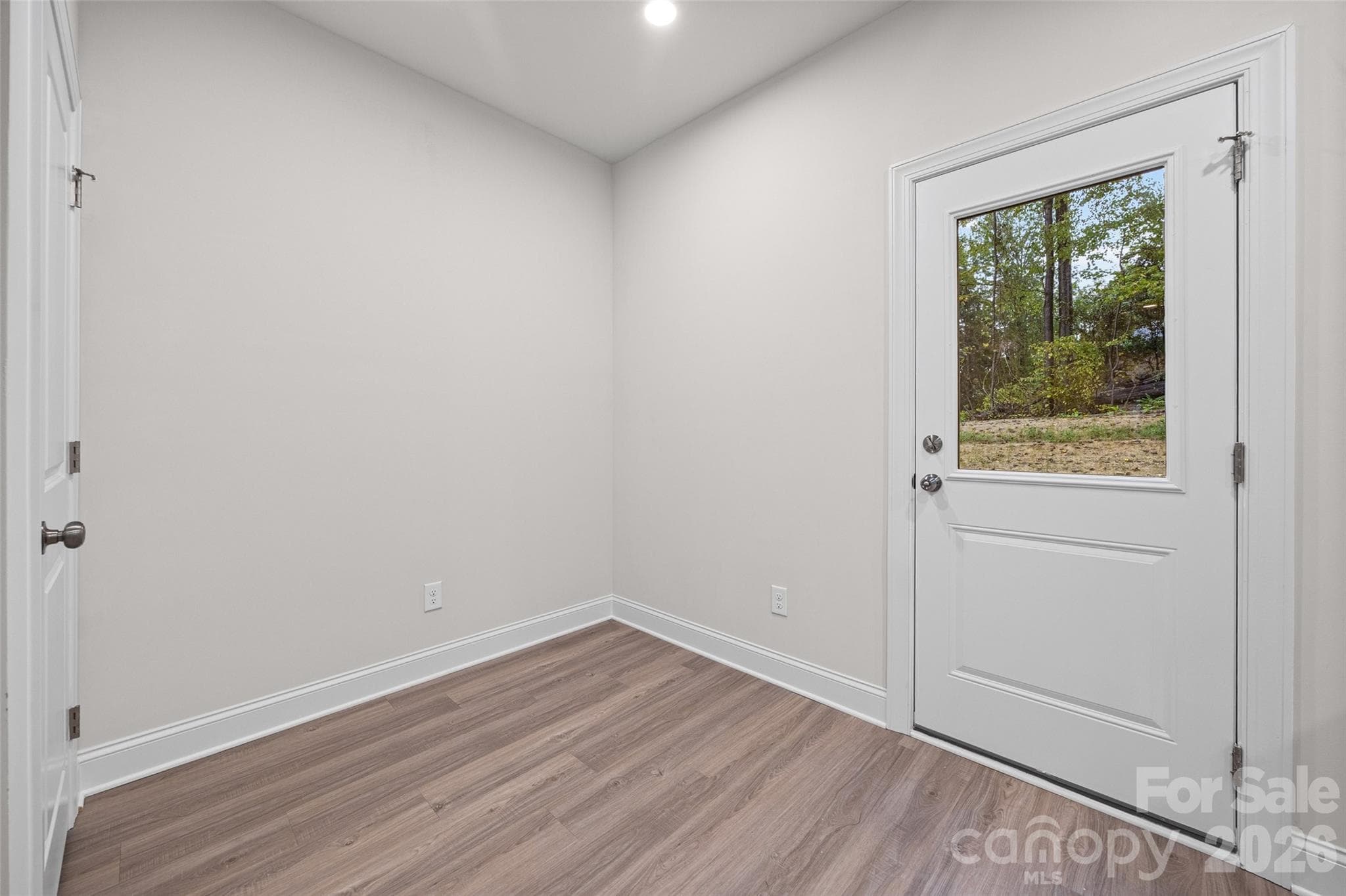 Single Family Residence at 610 W Lewis Street, Dallas, photo 13 of 29